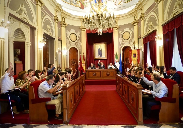 Badajoz aprueba los cambios en las cuentas para impulsar la piscina de la margen derecha